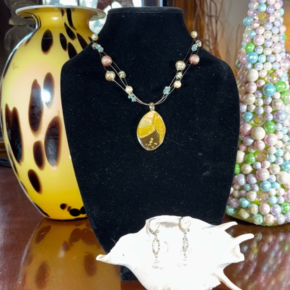 Jewelry - NWOT Sahara Jasper pendant on necklace 20”. Genuine pearl drop earrings.